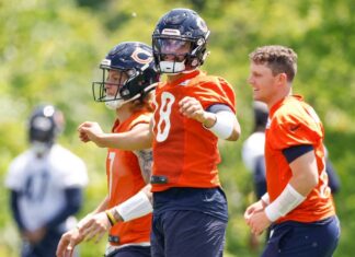 Bears vets lift up Caleb Williams after struggles in practice