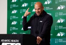 Jets coach Robert Saleh gets more involved with offense