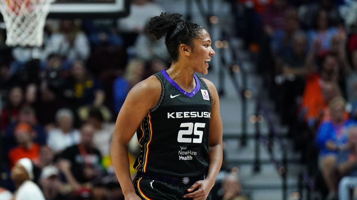 Sun star Alyssa Thomas wins WNBA Eastern Conference Player of the Week