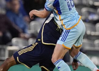 Navarro, Steffen propel Rapids to 1-0 victory over Whitecaps