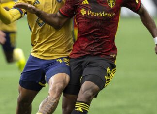 Gómez scores in stoppage time, Real Salt Lake ties Sounders 1-1 to extend unbeaten run to 12