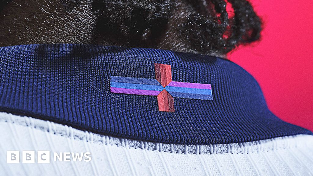 Sunak says ‘don’t mess’ with flag on England football kit
