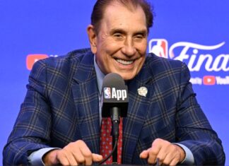 Rudy Tomjanovich wins Chuck Daly Lifetime Achievement Award