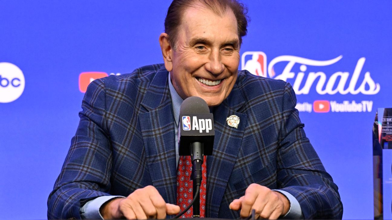 Rudy Tomjanovich wins Chuck Daly Lifetime Achievement Award