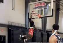 Dolphins WR Tyreek Hill joins Harlem Globetrotters for high-flying dunk