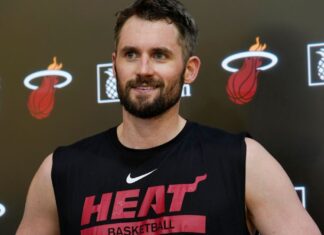Sources — Free agent Kevin Love to re-sign with Heat