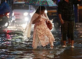 IMD issues orange alert for five Kerala districts | India News