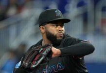 Johnny Cueto opts out of minor league contract with Rangers
