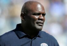 Lawrence Taylor charged; failed to update address on sex offender registry