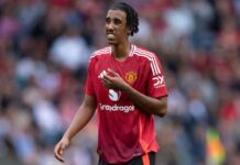 Leny Yoro: Man United injury fear over new signing – source