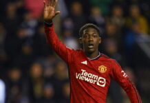 Kobbie Mainoo: Manchester United midfielder seen showcasing his football skills at Venice Beach – Man United News And Transfer News