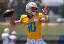 Chargers’ Justin Herbert diagnosed with plantar fascia injury