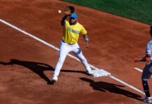 Reds sign former Red Sox 1B Dominic Smith to one-year deal