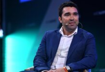 Barcelona deny Deco exit reports after transfer window woes
