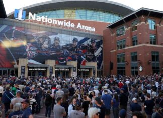 Blue Jackets fans, players mourn Johnny, Matthew Gaudreau at vigil