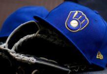 Brewers clinch third National League Central title in four years