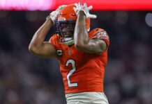 Bears’ DJ Moore regrets showing emotions in loss to Texans