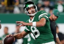 Aaron Rodgers dazzles in Jets win over Patriots