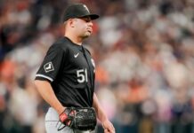 White Sox fall to Tigers for MLB-record 121st loss of season