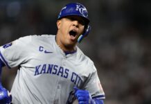 Salvador Perez’s HR sparks 4-run 4th inning as Royals tie ALDS