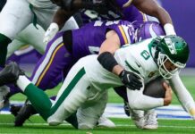 Jets looking to better protect Aaron Rodgers from pass rush