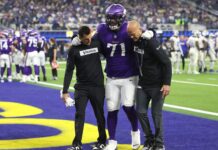 Vikings lose left tackle Christian Darrisaw to knee injury