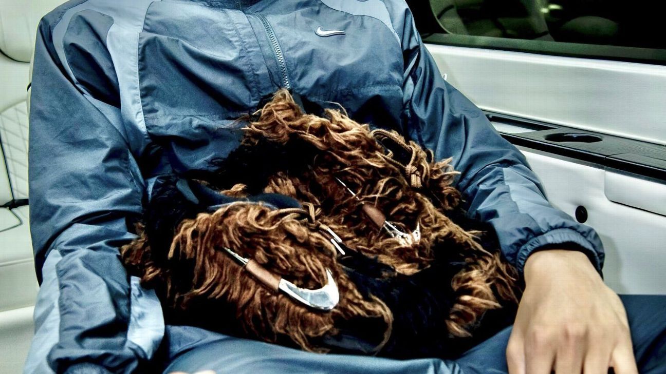 Victor Wembanyama shows off furry footwear for Spurs’ home opener