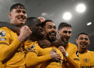Wolves Triumph 2-0 Over 10-Man Manchester United