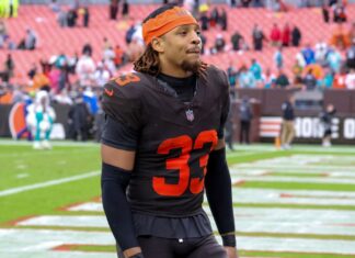 Browns’ Hickman assaulted in NYC, treated for minor injuries
