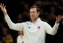 Iowa apologizes to fans for approaching Fred Hoiberg in handshake line