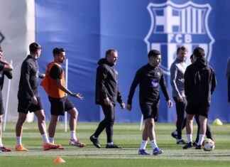 Barcelona players having ‘open and honest’ meetings to arrest poor form – Hansi Flick