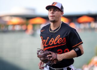 Cardinals sign Ramón Urías to a 1-year deal with option