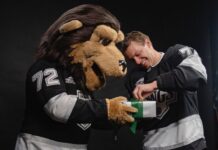 Artemi Panarin gifts Los Angeles Kings mascot Rolex for No. 72 jersey