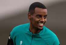 Alexander Isak steps up injury recovery in rare update from the AXA