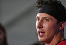 Patriots, QB Tommy DeVito agree to 2-year, $7.4M deal, agent says