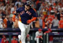 Astros sign catcher Christian Vázquez to minor league deal