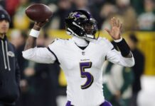 Sources: Ravens to keep backup QB Huntley on two-year deal
