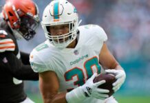 Chargers agree to multiyear deal with free agent Alec Ingold