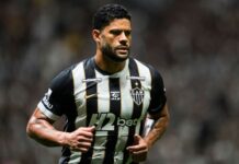 Hulk one of 23 players sent off in mass brawl in Brazil final