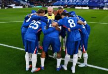 Referee involving himself in Chelsea team huddle was ridiculous