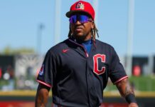 Guardians’ Jose Ramírez day-to-day after jamming shoulder on slide