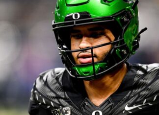 Dante Moore of Oregon is seeking support for mental health services