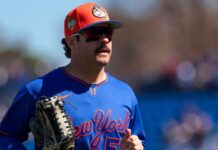 Mets to shuffle roster after OF Mike Tauchman tears meniscus