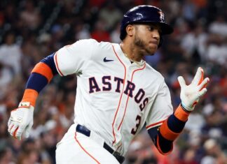 Astros’ Jeremy Pena avoids injury list after injuring finger