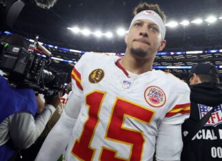 Patrick Mahomes shows rehab progress, throws in new video