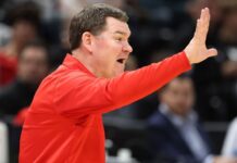 Arizona’s Lloyd shrugs off UNC speculation ahead of Sweet 16