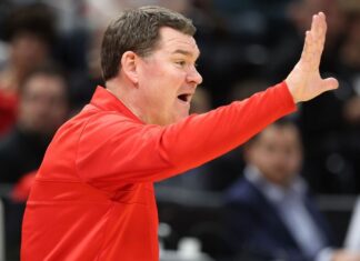 Arizona’s Lloyd shrugs off UNC speculation ahead of Sweet 16