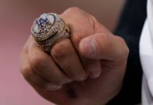 Dodgers receive World Series jewelry to mark back-to-back titles