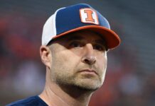 Illinois gave OC Barry Looney Jr. a new 3-year, $4.35M contract