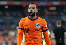 Memphis Depay: Former Manchester United man told off for using his phone during Corinthians game – Man United News And Transfer News